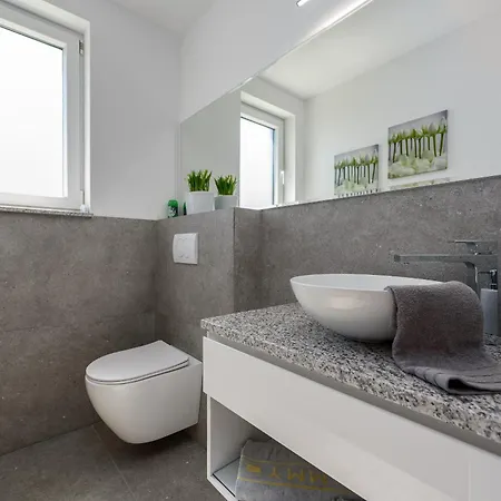 Solina Zadarvillas מסלניקה